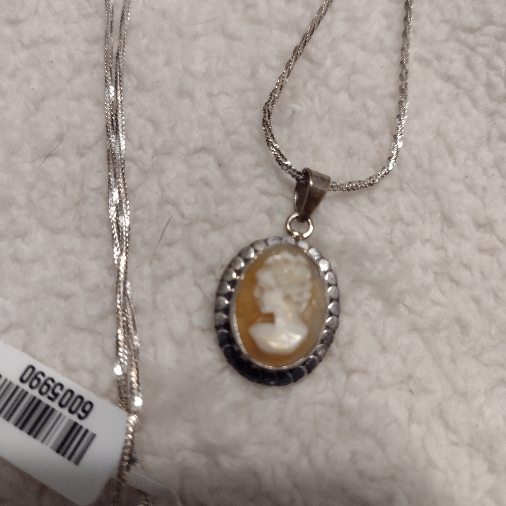 Necklace - Picture 2 of 4